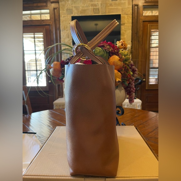 Chloe “Spin” Medium Tote Bag in shiny-grained leather - Picture 3 of 13